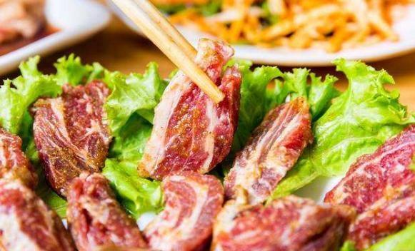 痛风|男人得痛风后能吃肉吗？营养师：吃肉前记住3句话，减少嘌呤摄入