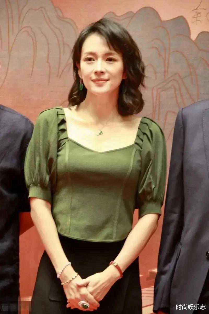 穿衣搭配 章子怡出席活动，43岁的年纪看不到一丝岁月痕迹，生图“扛打”