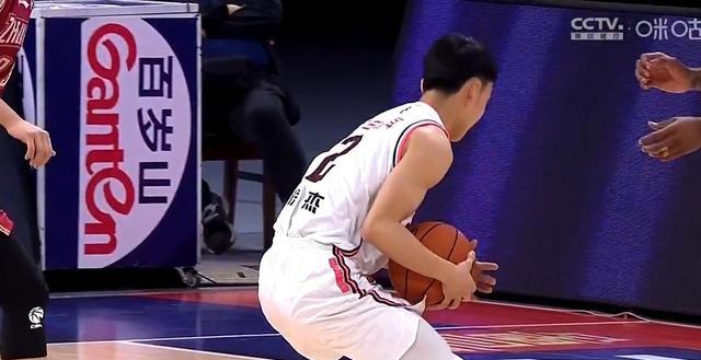 徐杰|徐杰60%命中率砍下25+5，媒体人直言自己有眼无珠，真解气！