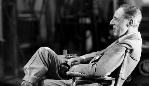 群体影像的要素,体现在现实性与真实性,从而记录真实的物质