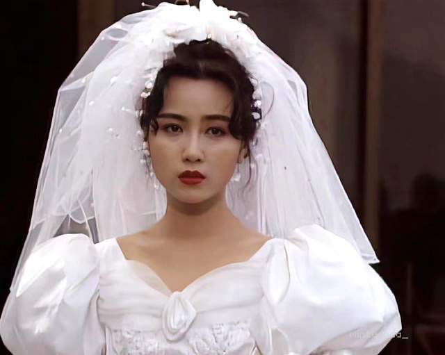 袁洁莹|港产片两大女神袁洁莹柏安妮重聚,两人瘦脱相,极速衰老令人唏嘘