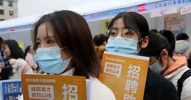 求职|985应届生找工作屡屡碰壁,家长吐槽儿子不上进,引发网友讨论