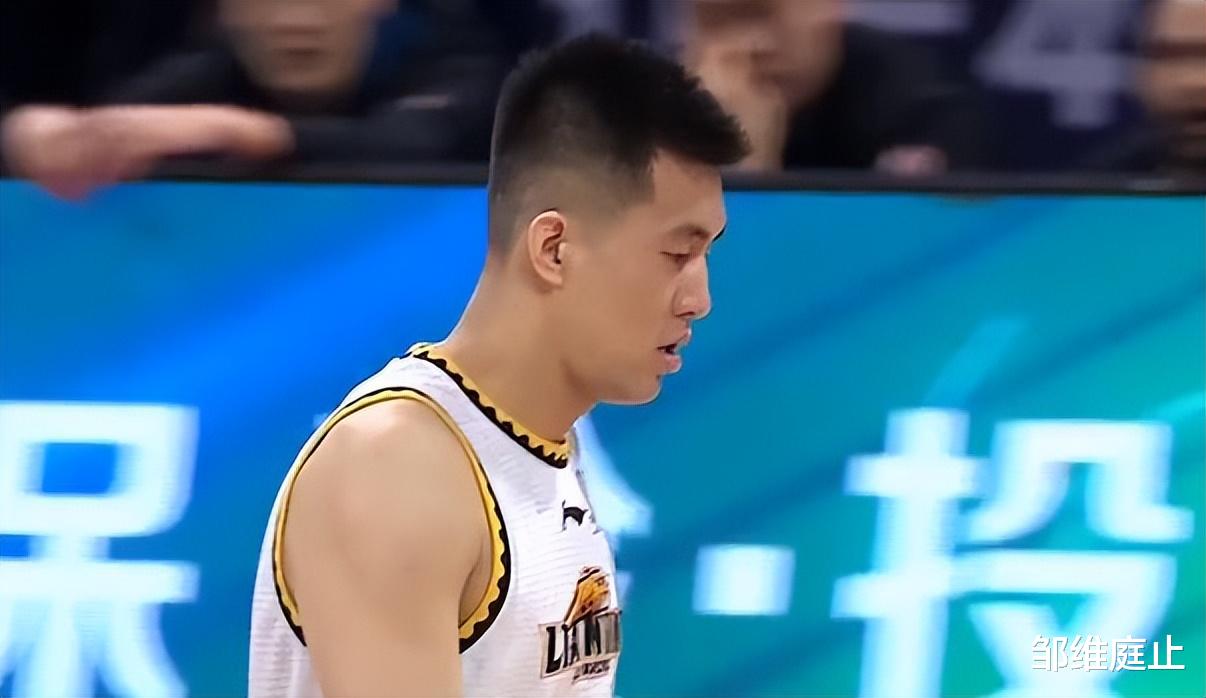 郭艾伦|21-13！郭艾伦被杨鸣换下很郁闷，李晓旭和赵继伟给力