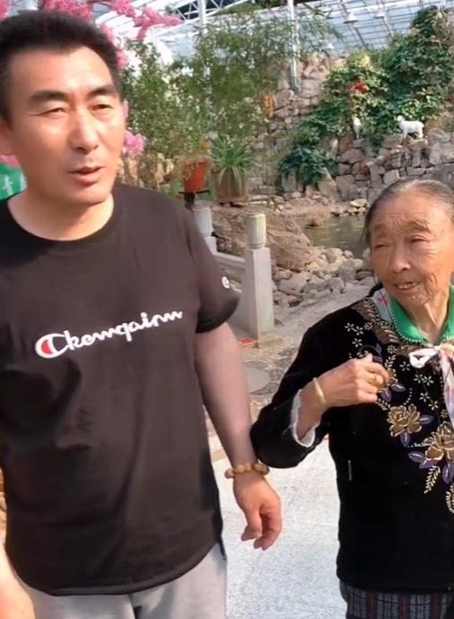 李玉成|李玉成脾气见长,马玉琴只能看其脸色行事,网友:录视频都这样?