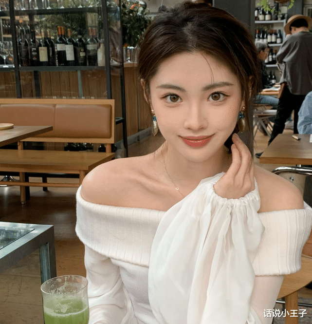 当红女星|小明疑似和网红恋爱了！女生颜值超高，身材一绝！本人尚未回应