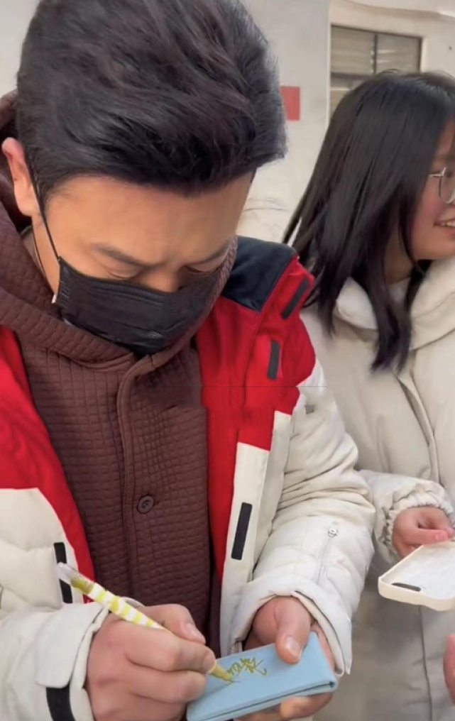 迪丽热巴|被迫登上5条热搜，张颂文的爆红，揭穿了明星“势利眼”的真面目！