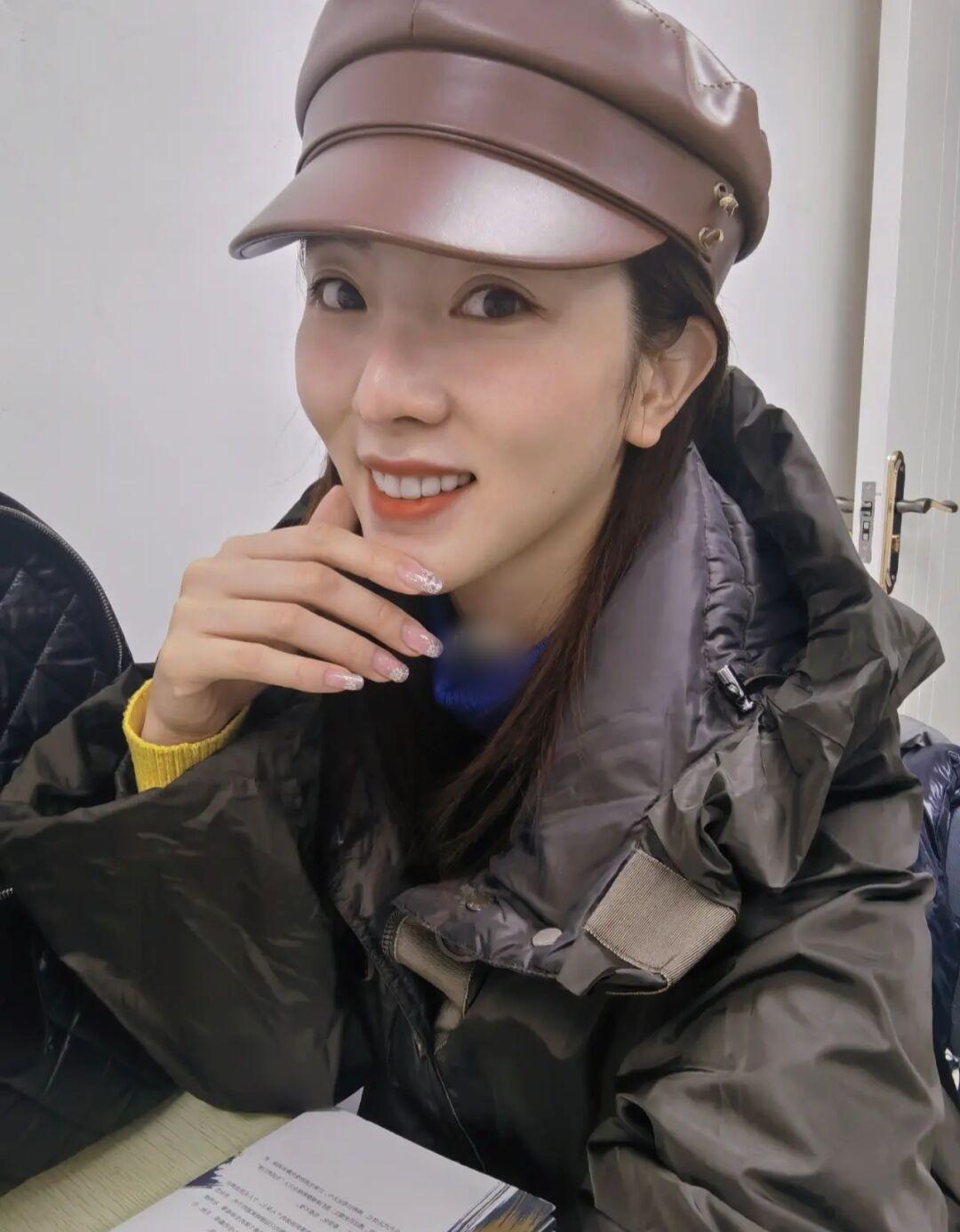 李思思|主持人李思思当妈不偷懒，跳舞健身秀小蛮腰，7岁儿子在旁看入迷