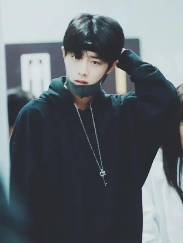 王一博|十位男明星发带造型：鹿晗王一博运动风十足，看到肖战邓伦太惊艳