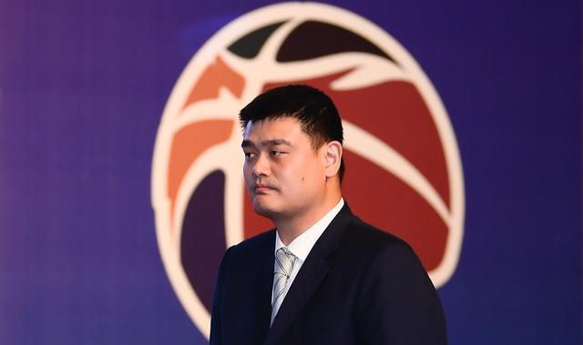 周鹏|事态升级！周鹏重伤入院，莫兰德遭网暴谩骂，CBA联盟或重拳出击
