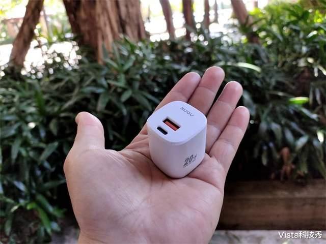 充电器|可同时快充两台设备的精致小巧充电器-南卡C2 20W迷你PD充电器