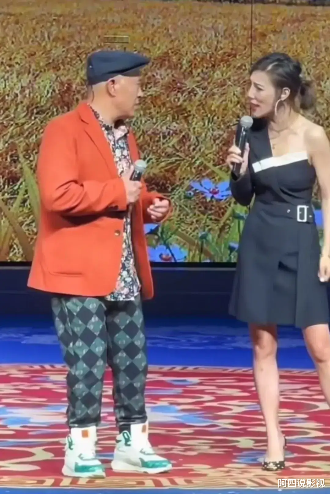 赵四|赵四调戏女搭档翻脸，被打俩耳光！网友：活该！