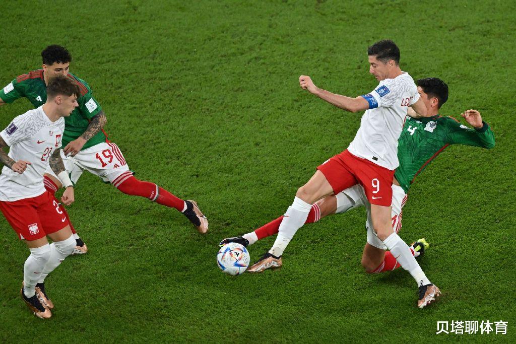 罗伯特·莱万多夫斯基|热议墨西哥0-0波兰：吴镇宇开挂！莱万软脚虾，没想到沙特小组第1