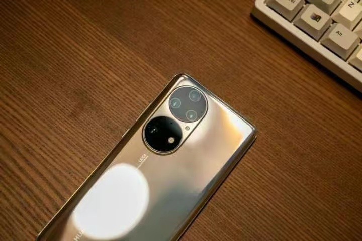 货运|华为P50Pro迎来新低价，8+128GB版降价1639元，等等党都傻眼了