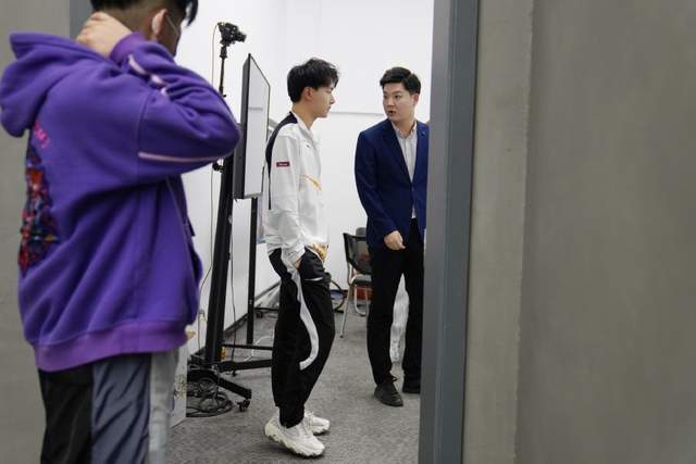 狼队|职业哥霸榜巅峰赛,狼队妖刀登顶,号称吊打职业的主播哪去了?