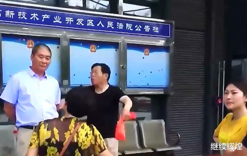 2017年，母亲抛弃女儿，患病后让女儿卖房子治病，女儿：关我屁事