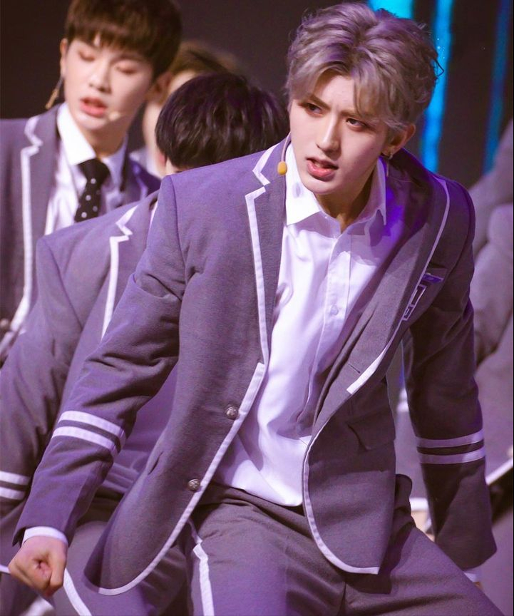 明星|曝蔡徐坤机场耍大牌,坐飞机让保镖堵门,阻挡乘客疑似让明星先下