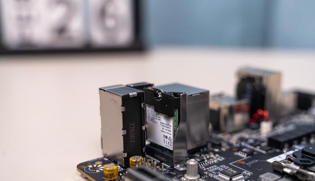 精致小巧，用料出众、技嘉迷你雕B660IAORUSPRODDR4主板拆解