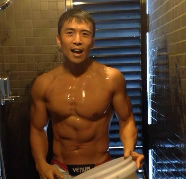 |恭喜！香港知名男星唐文龙被曝与内地女友结婚，已定居北京生活