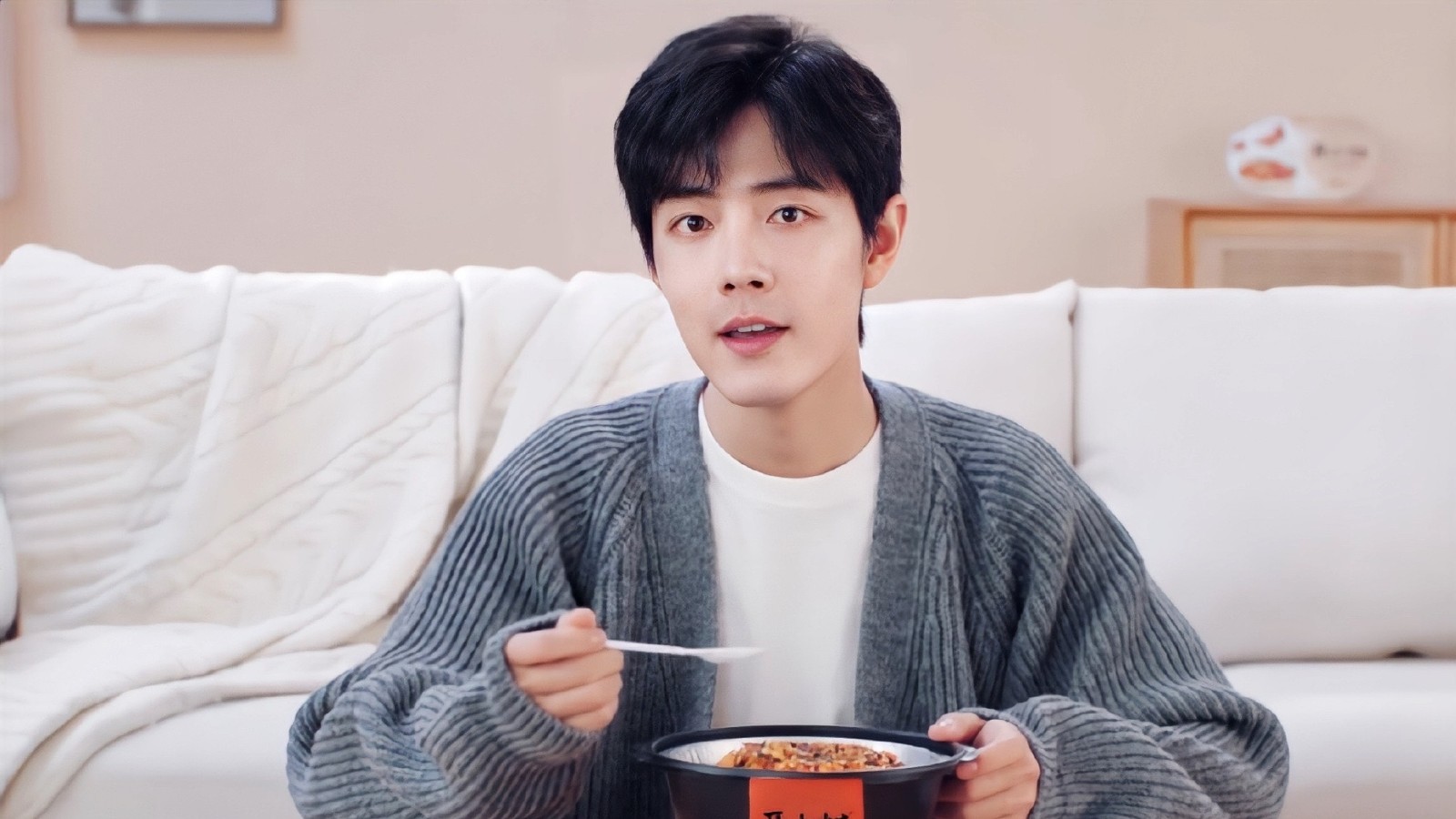 肖战|专盯肖战的高奢，国民代言却无动于衷，原来是商务的主动权握住了