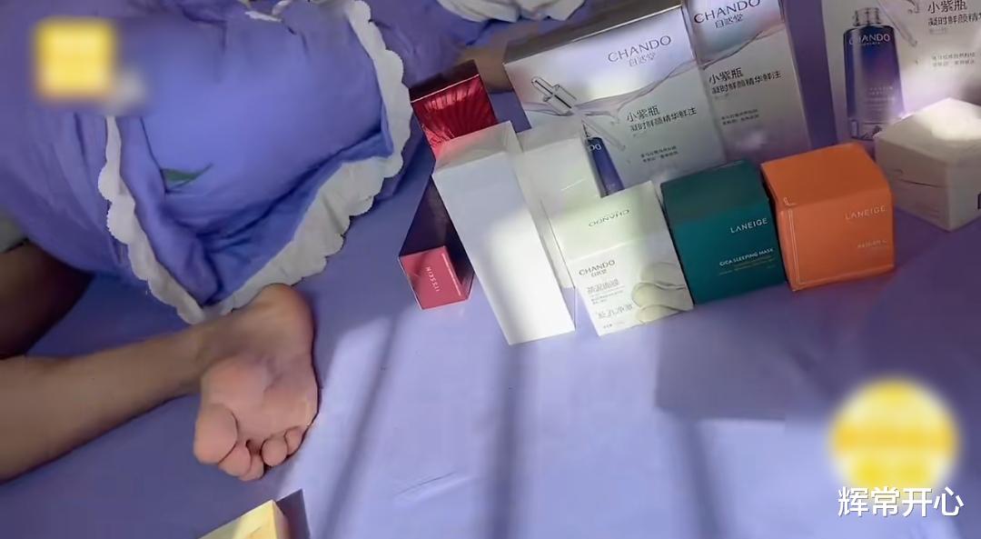 护肤品 全职宝妈双十一买900元护肤品，刚摆好想拍照发圈，却被老公一脚踢飞！