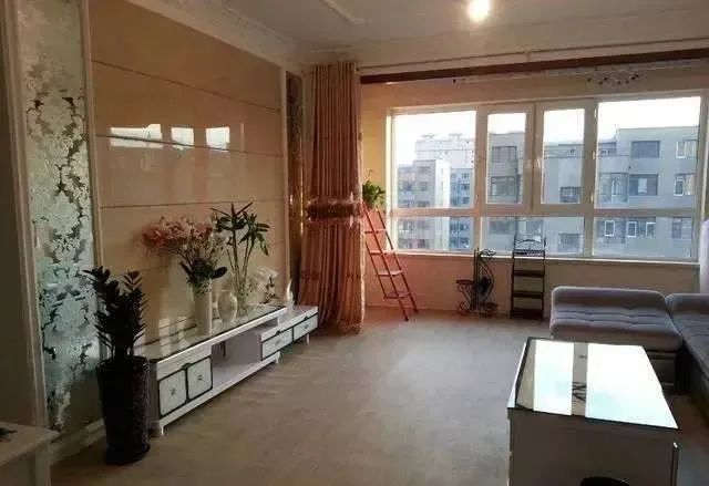 老公不顾工人的反对,坚持走一圈石膏线,美观大方还省钱