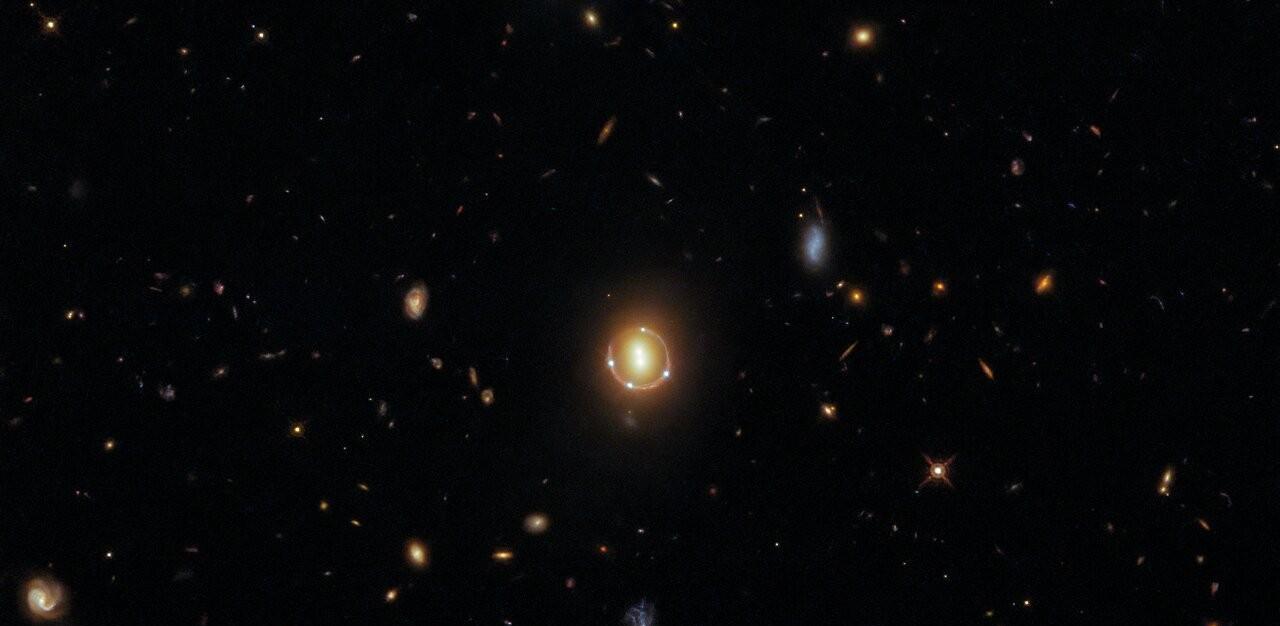 一个变四个?远处星体被拍下,样子可能超乎你的想象