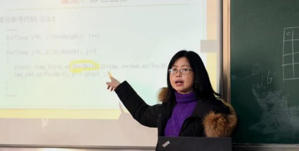 教师|一考生被误认成陪考，如今教师招聘现场孕妇居多，到底是为什么