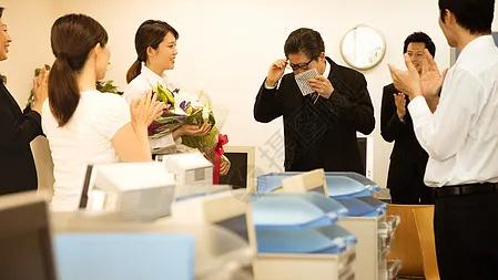 大学|最有正能量的退休打开方式！