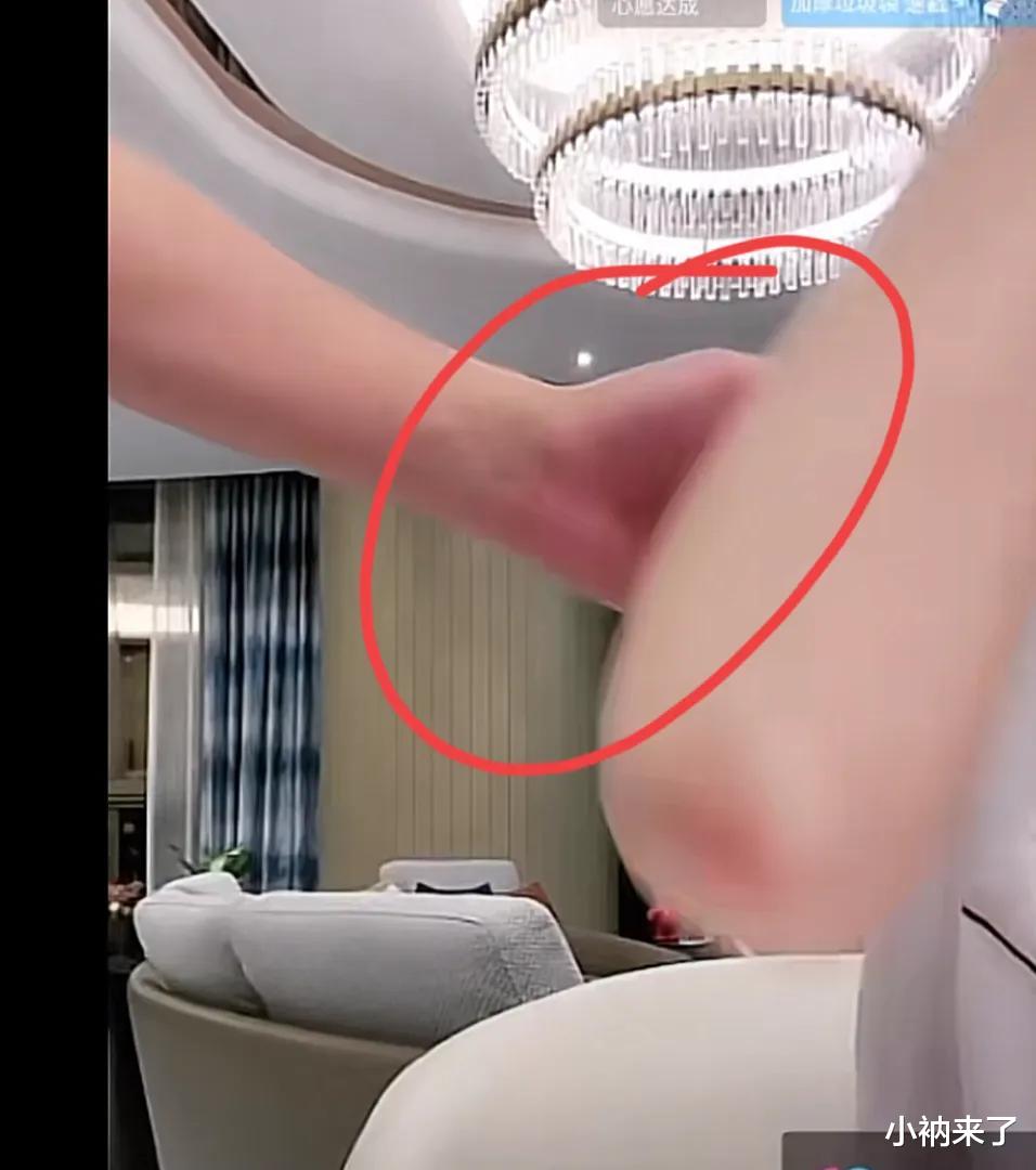 张颖颖|张颖颖深夜开播崩溃大哭，汪小菲心疼安慰，疑似已同居