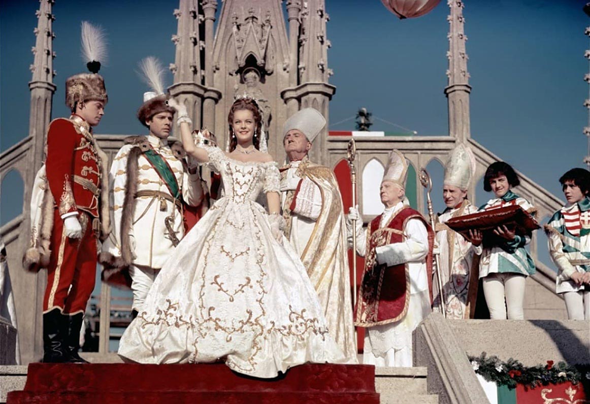 茜茜公主|茜茜公主三部曲背后的7个秘密：超6公斤的假发让罗密头疼。