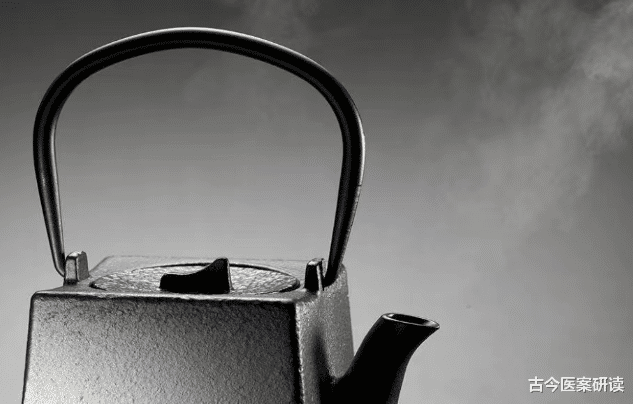 黄芪|喝隔夜水堪比“服毒”,伤肠胃?医生:这种水才是“伤胃王”,劝你少喝