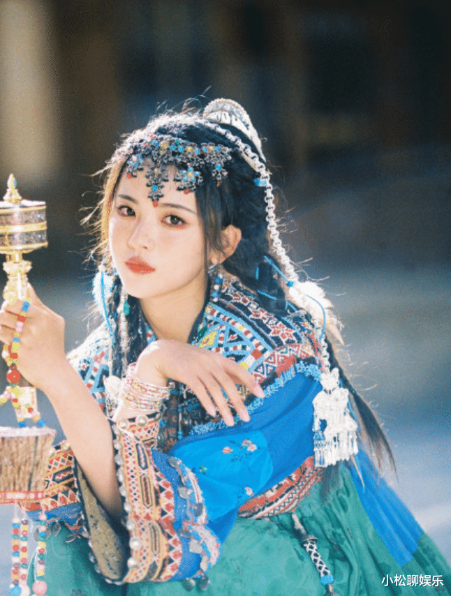 张子枫|杨超越称得了唇炎，看上去很严重，在线蹲一个治疗方法