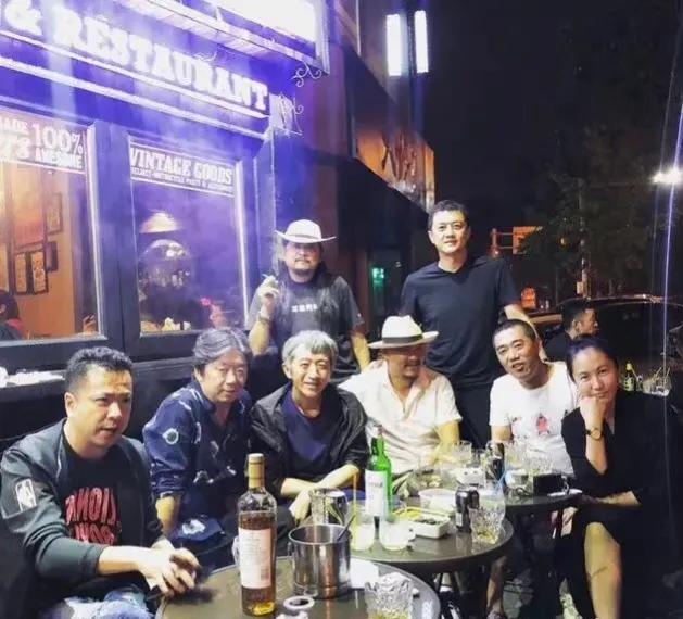 窦靖童|窦靖童 窦家媛两个同父异母的姐妹,个性 气质十分相似,自信阳光