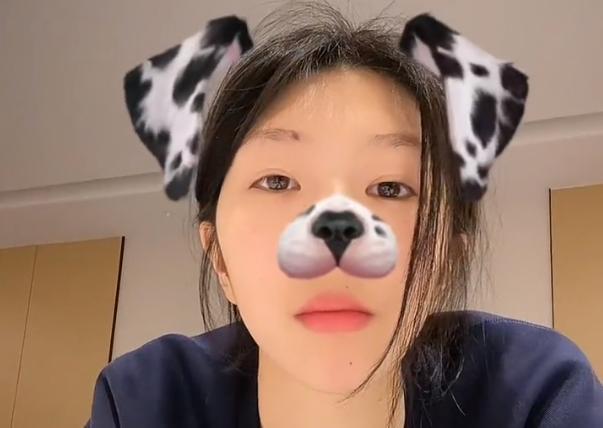 吴梦洁|吴梦洁秀可爱自拍！优劣势明显争主力已无望，打磨技术才是重点
