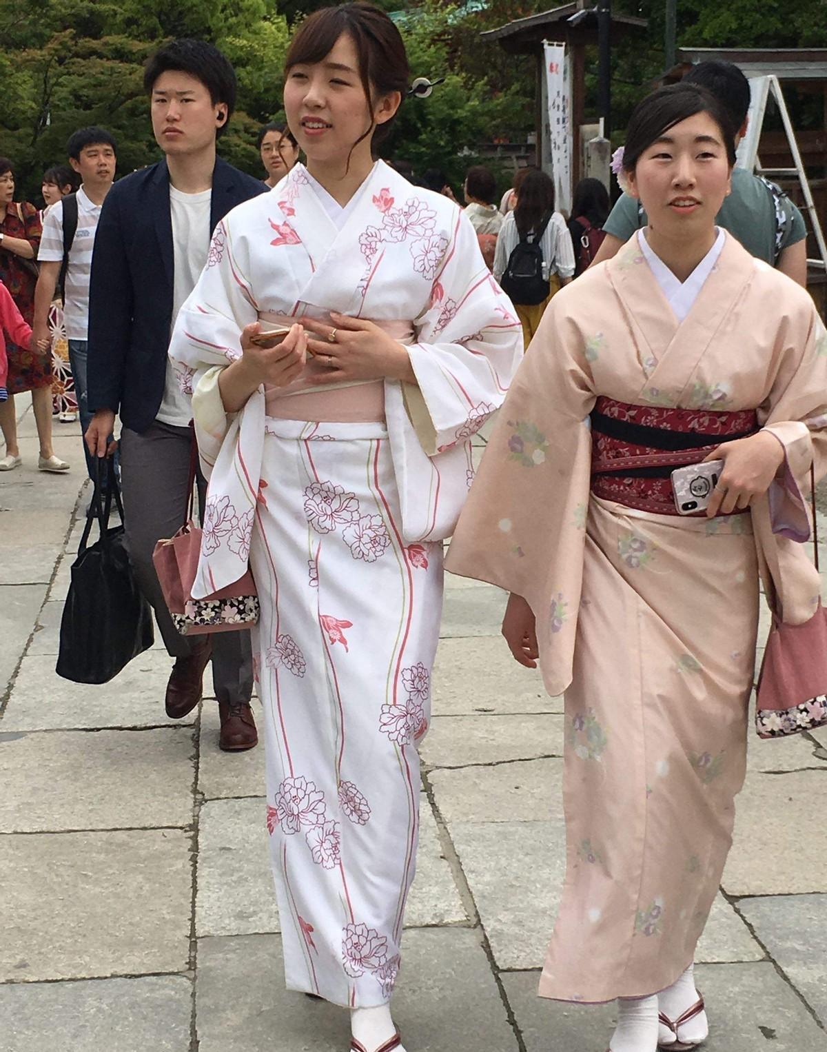 日本人进屋有拖鞋的习惯,但要是闻到脚气的味道该怎么办?