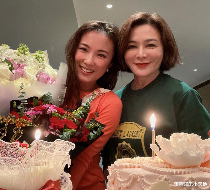 谢霆锋|黄渤进入香港富豪圈,与名媛刘倩婷合影,任达华老婆琦琦也在其中