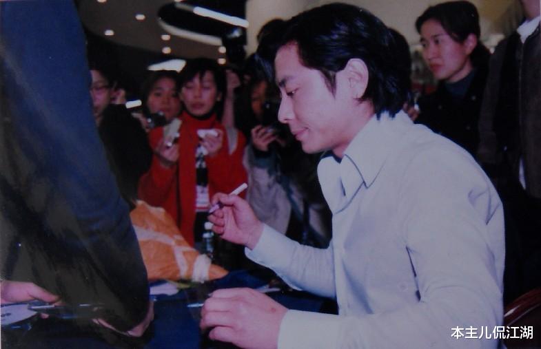 王杰|王杰：从歌坛巨星到一无所有，到底是谁“要”了他的嗓子？