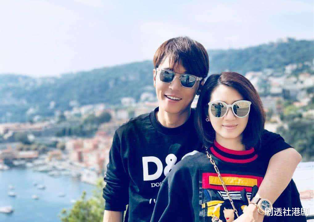 洪欣|知名港圈女神现身小县城商演!出场费高达60万,唱歌频频走音