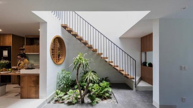 越南3层别墅,屋里屋外到处都种树,装修简单,但起码赏心悦目!