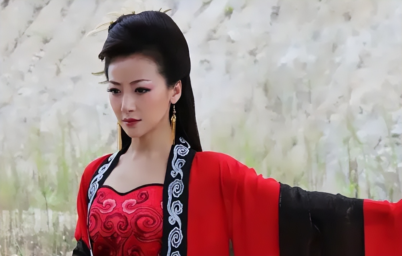 陈紫函|《月歌行》大火：躲过了徐璐，我却被47岁特别出演给惊艳了