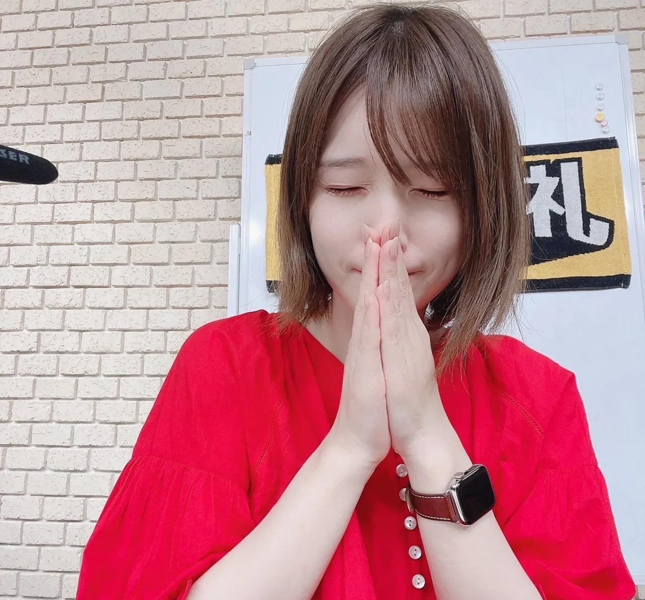 医美 内田真礼清新日系穿搭自拍，淡妆短发翘舌尖