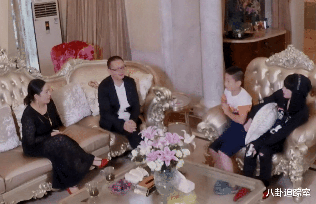 老赖|周震南父亲三度成老赖，儿子同天代言高端品牌，网友：有钱但不还