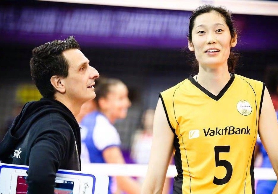 朱婷|厉害！朱婷登上国际排联庆祝成立75周年海报，艾格努也成功亮相