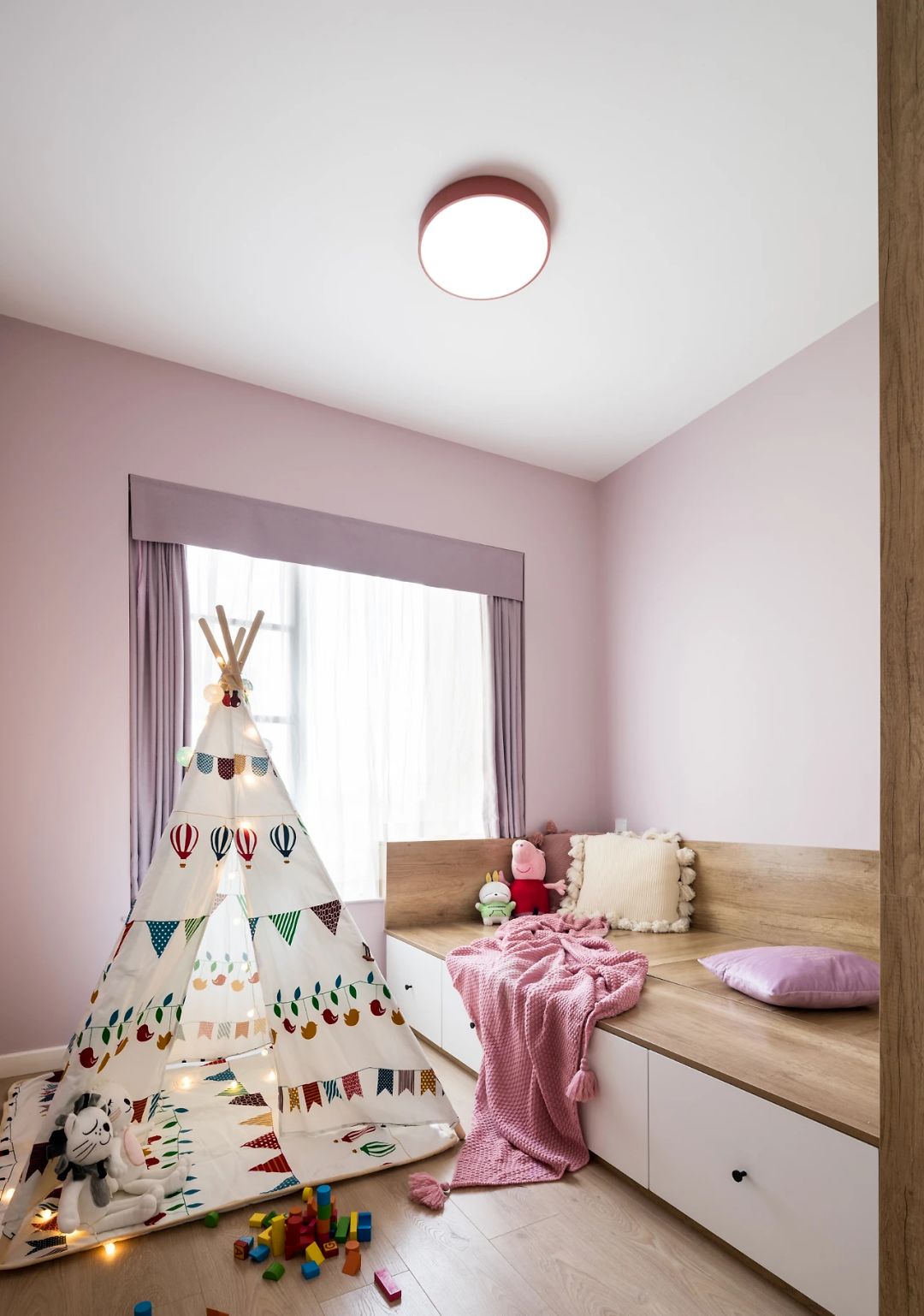 第二次装修,她坚持不吊顶,墙面只用乳胶漆,完工后被家人称赞