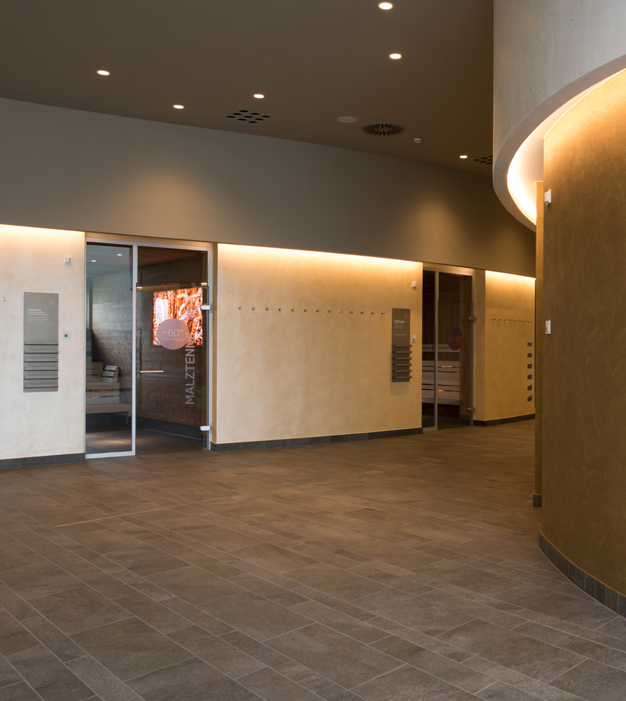 亿伽设计│温泉设计│洗浴设计│Hallenbad Ried Im Innkreis桑拿浴和游泳池:设计紧凑的建筑融入现有城市结构中