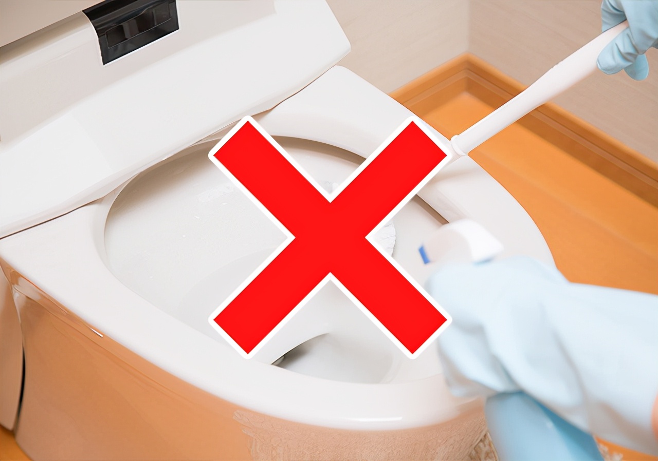 打扫马桶时不能做的“4个错误”,正确的方法你知道吗?