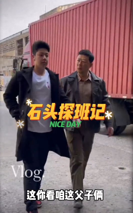 郭涛|郭涛女儿穿短裙秀大长腿，五官长相似翻版石头，10岁身高直逼父亲