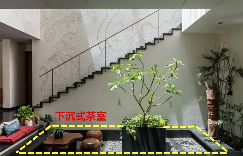 如果我有套复式别墅,楼梯下绝对不浪费,做下沉式茶室和水池有面子!
