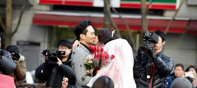 |恩爱人设崩塌?张智霖袁咏仪“急功近利”露出原形,两人双双翻车