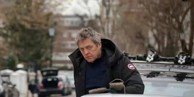 休·格兰特|61岁休格兰特近照曝光，他被称为“英国情人”，在情感上毫不逊色！